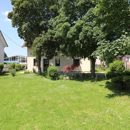 Maple Place Velika Gorica Luaran gambar
