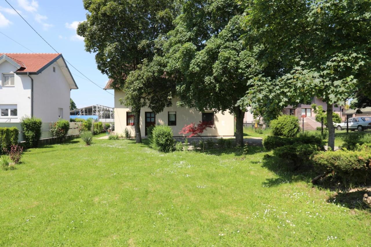 Maple Place Velika Gorica Luaran gambar