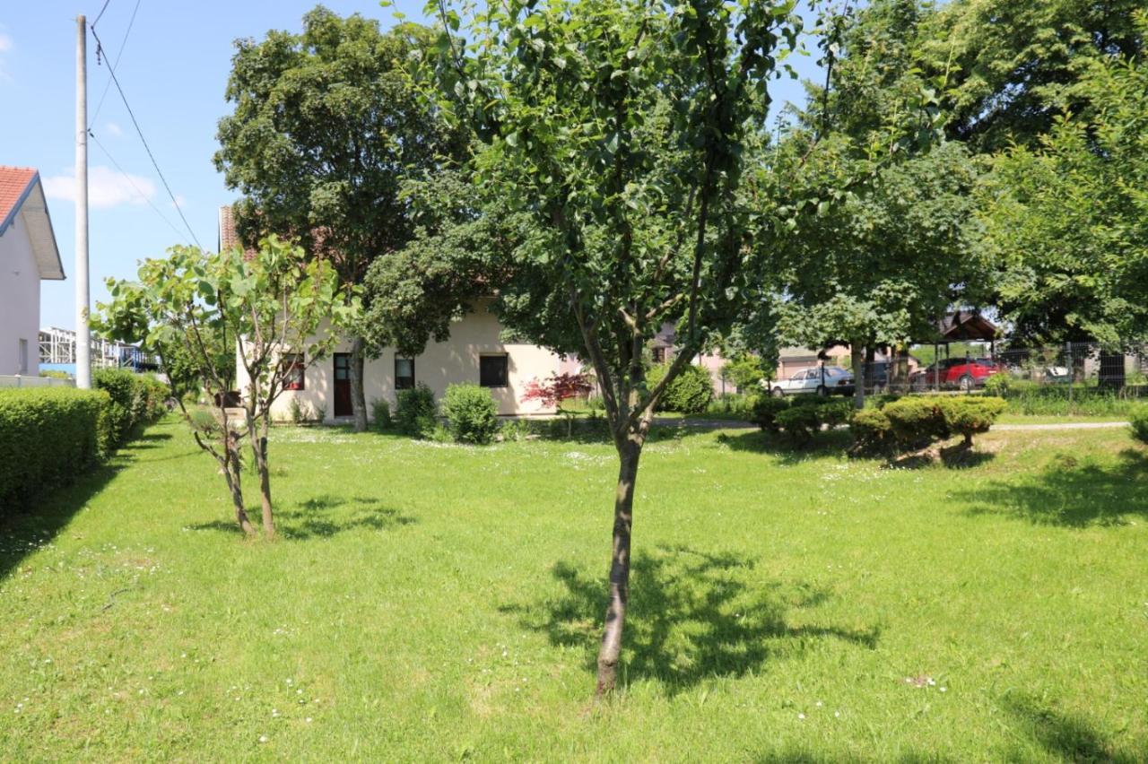Maple Place Velika Gorica Luaran gambar