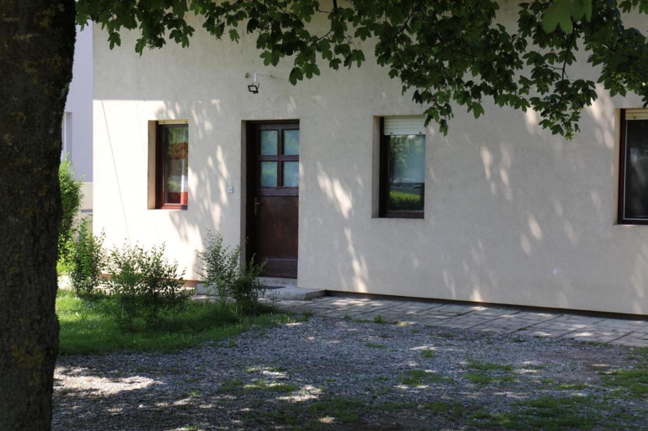 Maple Place Velika Gorica Luaran gambar